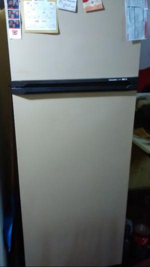 vendo heladera con freezer