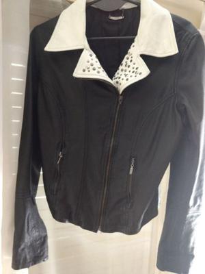 CAMPERA DE CUERO PRUNE. TALLE 42. SIN USO