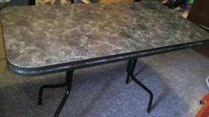 Mesa de formica negra granito