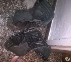 Vendo botas acordonadas