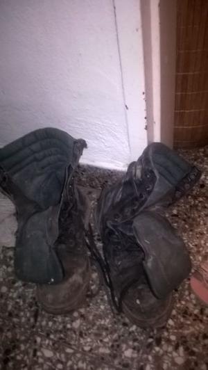Vendo par de botas