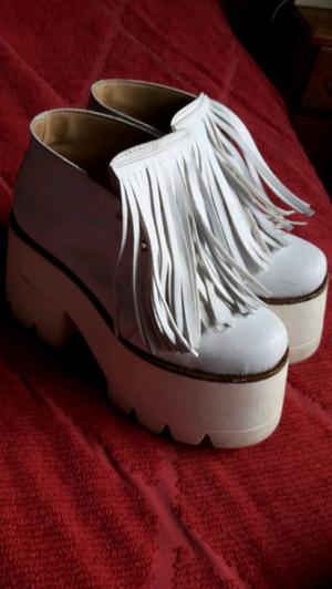 Zapatos con plataforma blancos