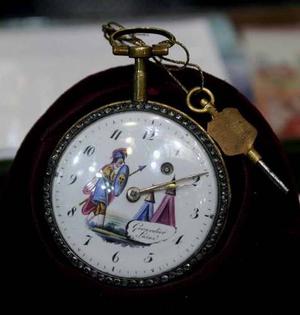 Antiguo Reloj Con Doble Esmalte A Llave