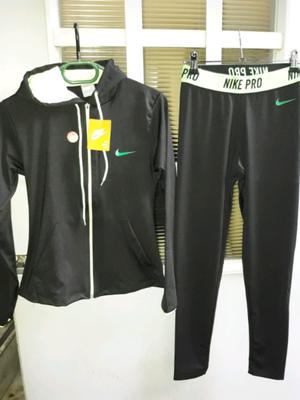 Conjunto de mujer depotivo Nike