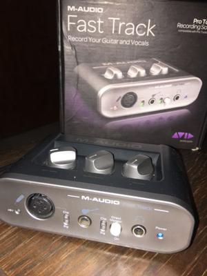 M-AUDIO Interface de audio USB FAST TRACK