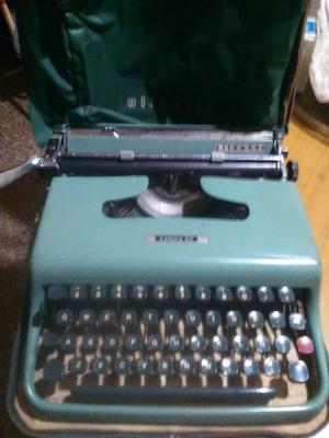 Maquina de Escribir Olivetti 22