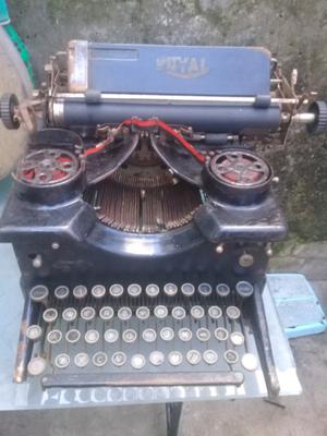 Antigua maquina escribir royal
