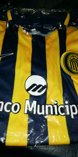 Camisetas de fútbol, chombas y camperas