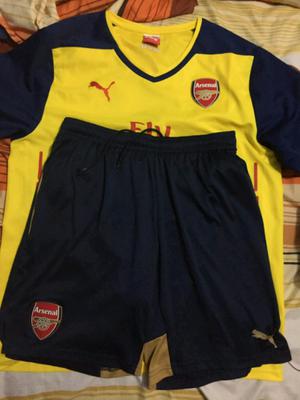 Vendo conjunto de remeras y pantalones de Arsenal marca Puma