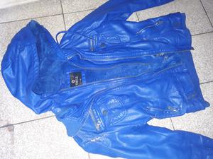 Campera azul abrigada