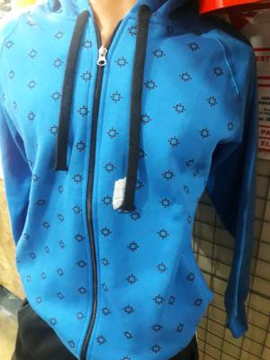 Campera con capucha hombre