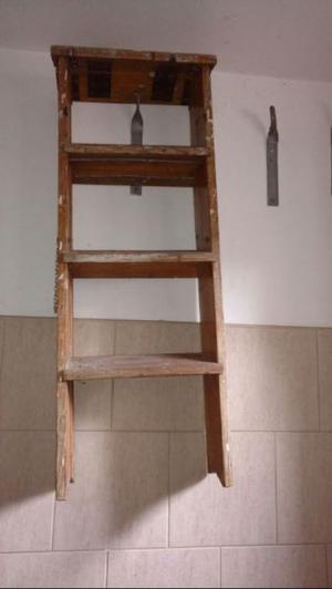 Escalera de madera escalones anchos