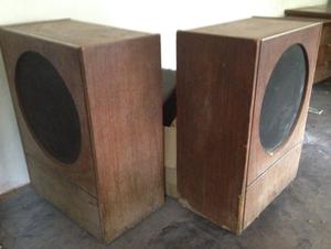 2 parlantes kenwood. 63cmx 84cm $ total