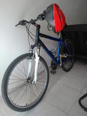 Bicicleta Montain Bike con Casco