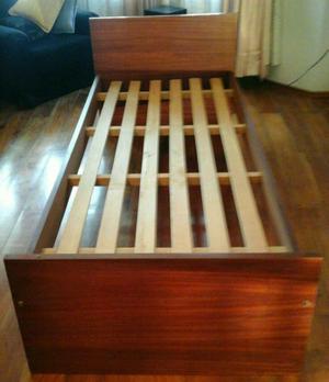 CAMA DE 1 PLAZA DE MADERA. CAOBA. $