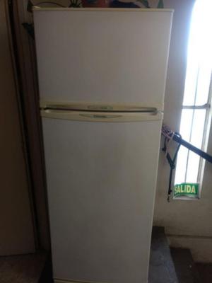 HELADERA ELECTROLUX CON FREEZER