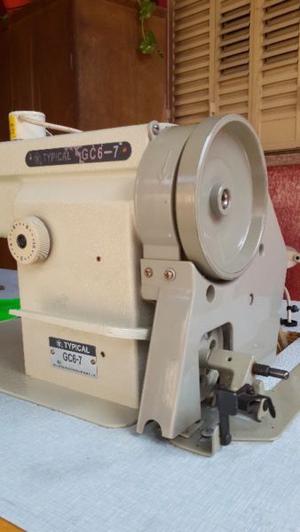 Máquina de coser triple arrastre