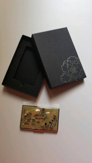 Tarjetero metálico en caja Made in Korea