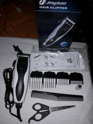Vendo maquina de cortar cabello nueva con utensillos wsp