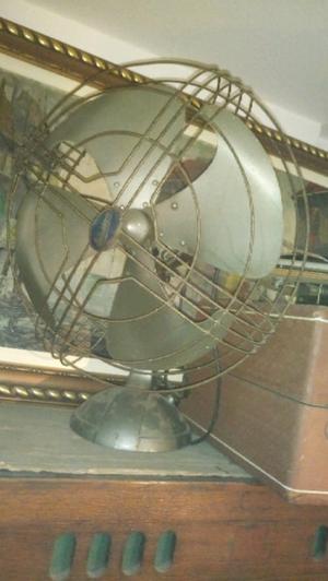 Antiguo ventilador de mesa ercisson grande funciona a pleno