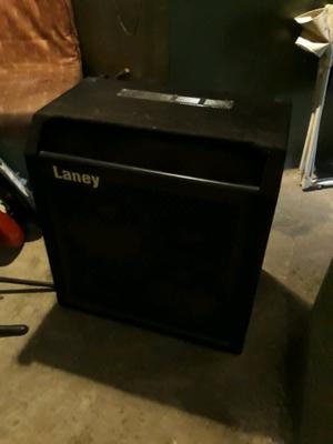 Caja de bajo Laney Usa 300 wats 8 ohms. 2 x 12 más tweeter.