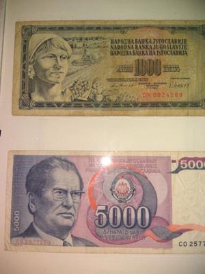 Vendo dos cuadritos con billetes de Irak y Yugoslavia