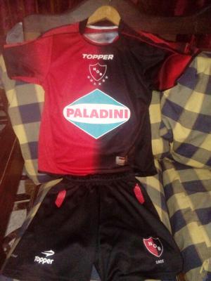 Conjunto deportivo de newells niño usado