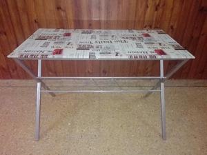 VENDO MESA DE ALUMINIO Y VIDRIO SIN USO