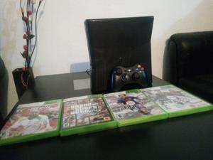 Xbox 360 con 4 juegos y 1 joystick