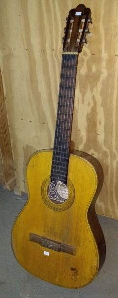 Antigua Guitarra  Casa América