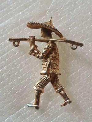Antiguo Prendedor Dorado Figura Pescador Chinito Altura 5cm