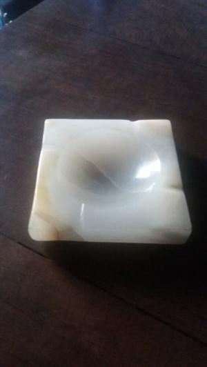 Cenicero blanco de marmol onix