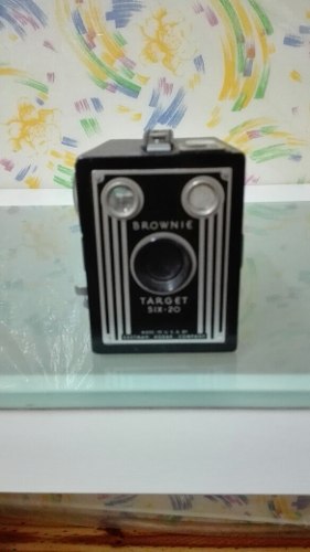 Cámara Brownie Target Six-20 Kodak