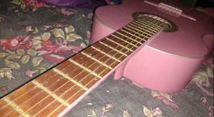 Guitarra criolla sin uso
