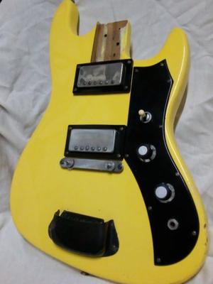 *Guitarra eléctrica Kuc tipo Fender. Fabricación especial
