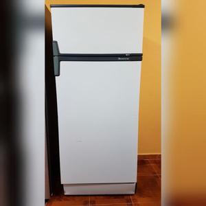 Vendo heladera con freezer excelente estado