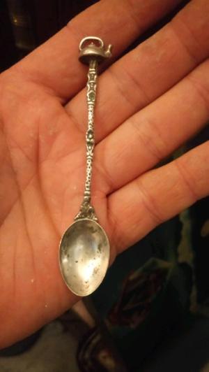 Antigua cucharita de plata de coleccion pava impecable!!!