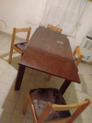 Juego de mesa y sillas antigua