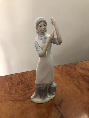 LLADRÓ Original pieza de porcelana enfermera