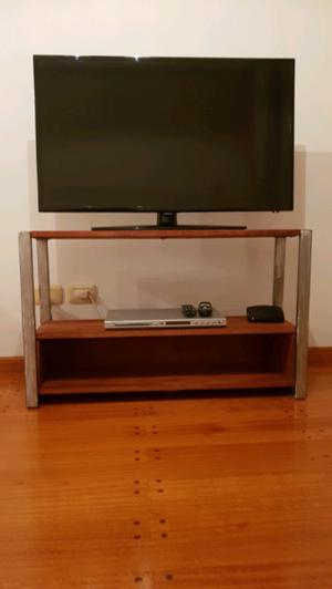 Mesa de TV Smart estilo industrial en hierro y madera