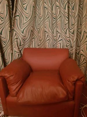 Par de sillones tapizados en Ecocuero (1 cama)