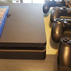 Playstation 4 slim