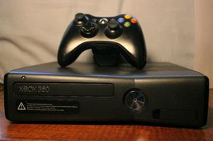 Xbox 360 S con control y fuente originales