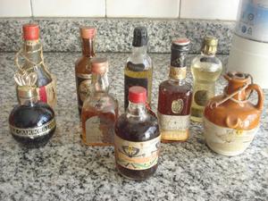 9 botellitas miniatura