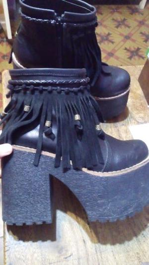 Botas con flecos