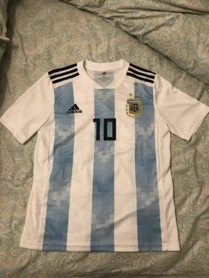 Camiseta Argentina Messi NIÑO talle 14 A CASI SIN USO