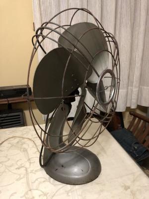 Ventilador Vintage marca Siam Funcionando silencioso Se