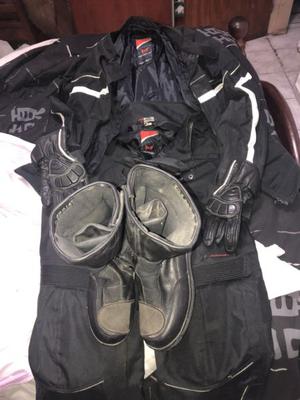 CAMPERA (M),PANTALÓN (XL)GUANTES,BOTAS(41) EQUIPO PARA