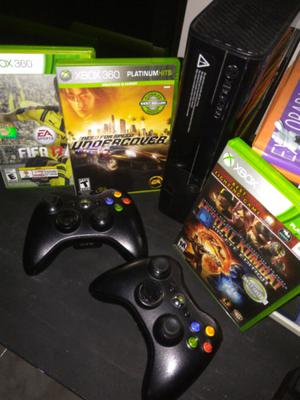 Vendo Xbox 360 original de fábrica con 2 joysticks