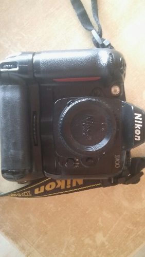 Camara Nikon D100 Con Grip
